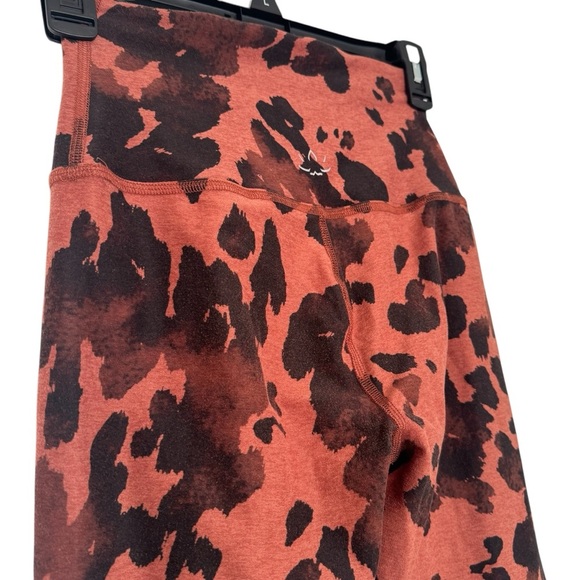 Beyond Yoga Brown and Black Patterned Leggings - Picture 3 of 5